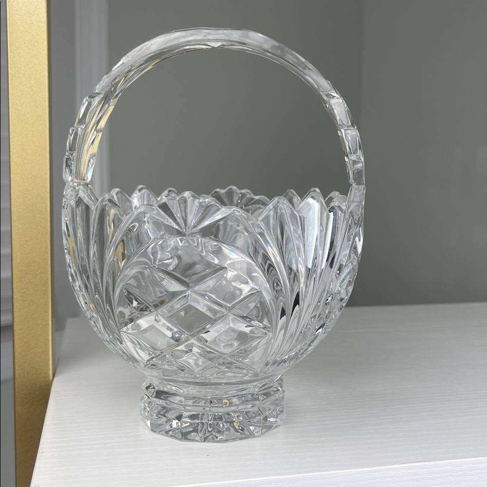 Godinger Cut Crystal Handled Basket Pedestal Bowl Starburst Base
